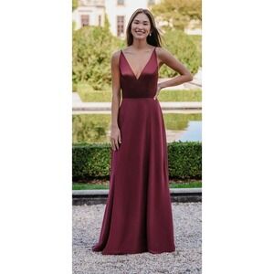 Allure Bridesmaids satin-finished bodice balances the matte Size 10